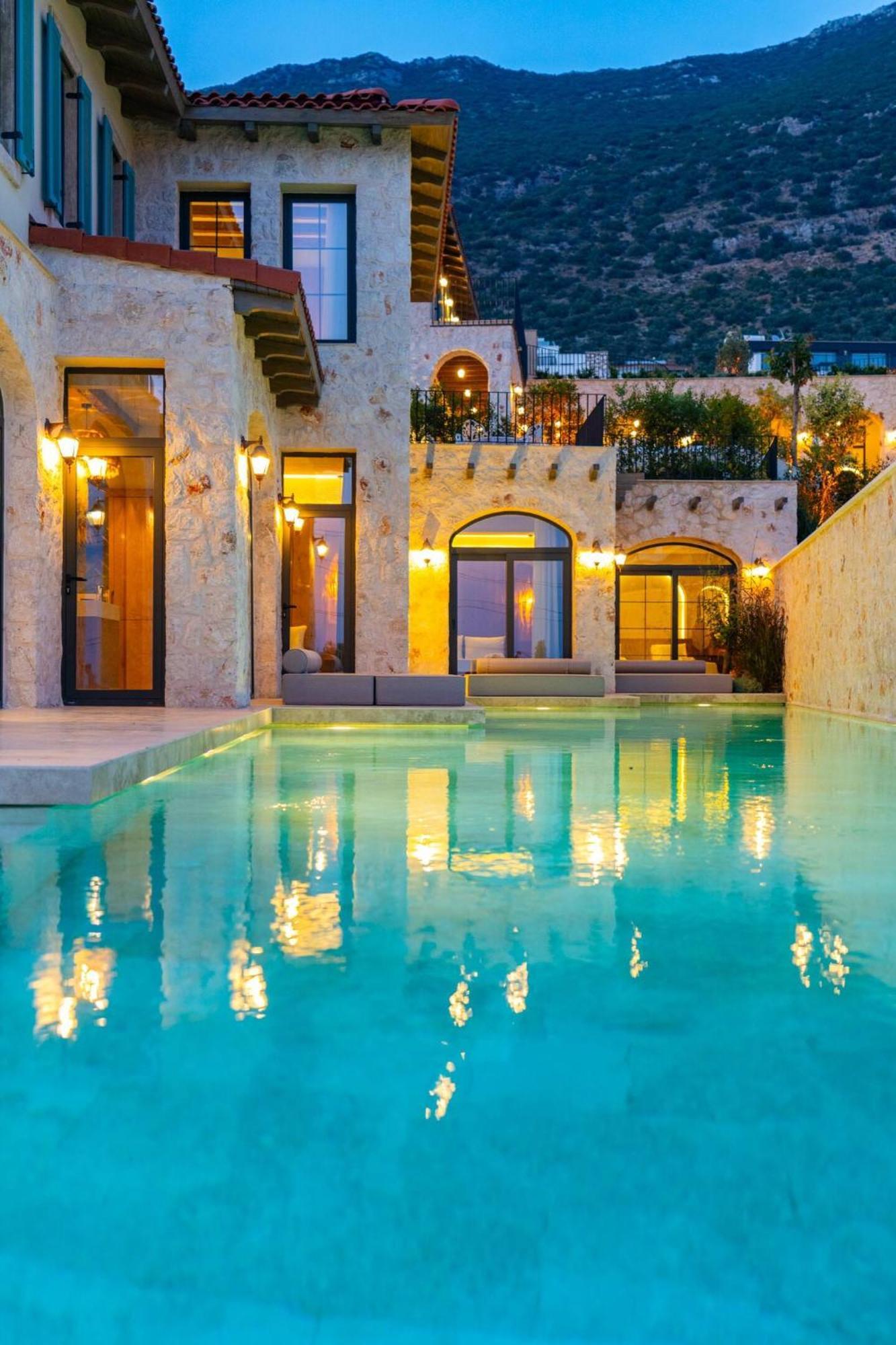 A Lyric Retreat Of Romance, Erato Villa *